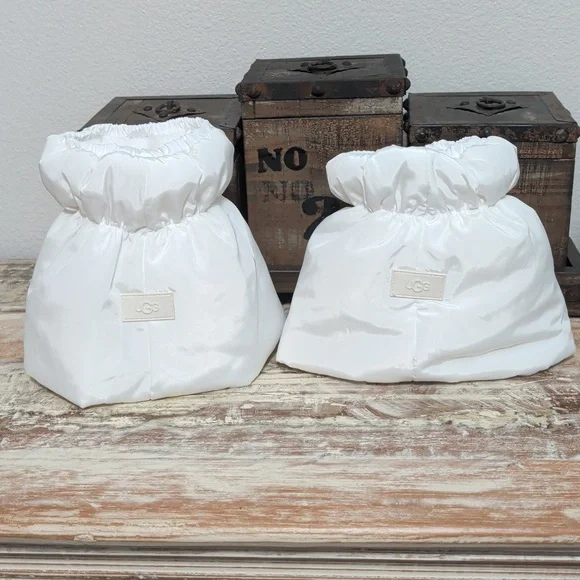 UGG Dip Puffer Waterproof Boot Covers White, New Without Tags - Picture 6 of 7